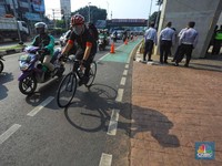 Bandel! Pengendara Motor Masih Saja Terobos Jalur Sepeda
