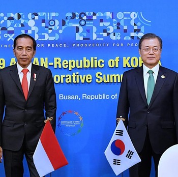 Gaya Jokowi Saat Jumpa Presiden Korea Selatan Moon Jae-in