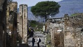 Pemandian umum asli kota itu lebih kecil, lebih gelap dan sering penuh sesak; area baru ini direncanakan menyediakan tempat yang lebih mewah untuk semua penduduk Pompeii yang berduit. (AFP/Filippo Monteforte)