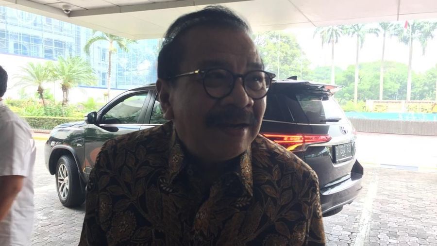 Mantan Gubernur Jawa Timur Soekarwo mundur dari jabatan selaku Komisaris Utama PT Semen Indonesia Tbk (SMGR).