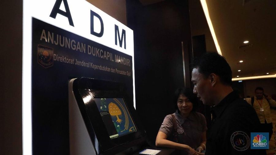 Pelayanan Kependudukan dan Pencatatan Sipil Kementerian Dalam Negeri kini lebih maju. Pasalnya, digitalisasi mulai dilakukan.