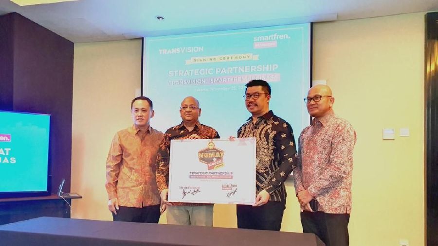 Tontonan berkualitas saja tidaklah cukup. Harus ada internet yang menyertai.