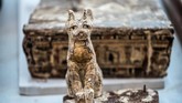 Saqqara, tempat penemuan mumi-mumi ini merupakan daratan dengan 11 piramida yang berisi benda-benda kuno. (Photo by Khaled DESOUKI / AFP)