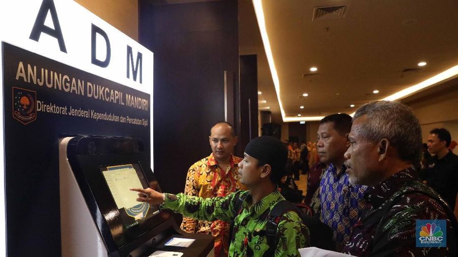 Pelayanan Kependudukan dan Pencatatan Sipil Kementerian Dalam Negeri kini lebih maju. Pasalnya, digitalisasi mulai dilakukan.