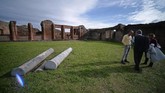 Pemandian air panas ini belum selesai dibangun dan terlanjur dilumat letusan Gunung Vesuvius pada 79 SM. (AFP/Filippo Monteforte)