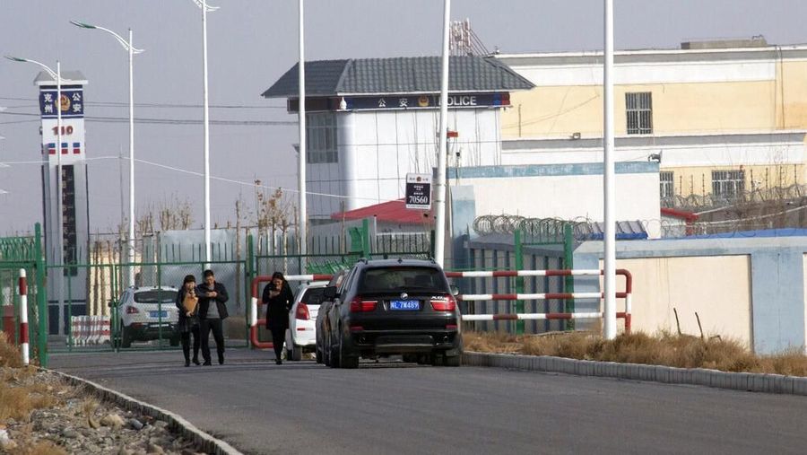 Dokumen China yang bocor mengungkap bagaimana ratusan ribu Muslim Uighur dan minoritas ditahan di fasilitas keamanan di Xinjiang.