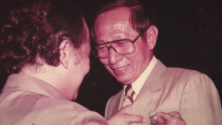 Istana Kenang Ciputra, Pemegang Satya Lencana Pembangunan Wafatnya salah satu pendiri perusahaan properti terbesar di Indonesia ini pun mendapatkan perhatian berbagai pihak.