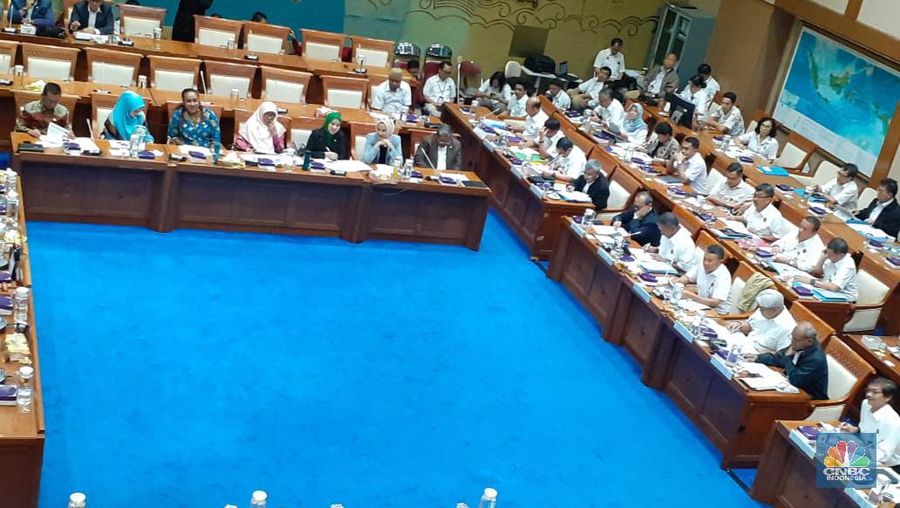 Sugeng Suparwoto Komisi VII membuka /anisatul umah