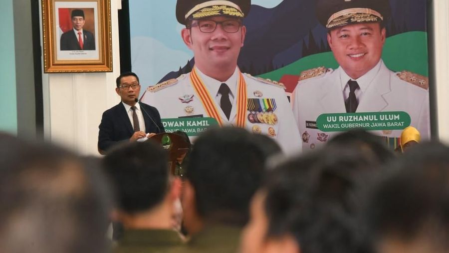 RK memberikan hibah bus pariwisata untuk seluruh kota dan kabupaten se-Jabar