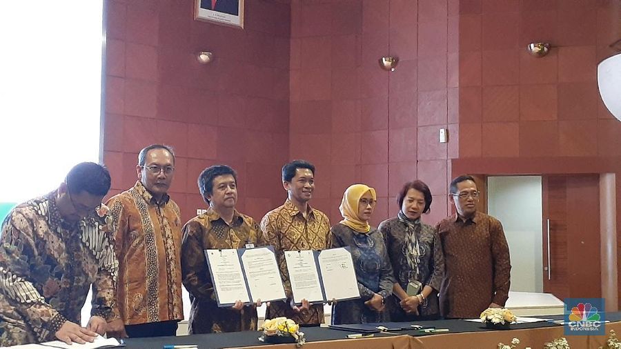 PT PLN (Persero) menggandeng 4 Perguruan Tinggi Negeri dan LIPI untuk melakukan penelitian bersama (joint research).