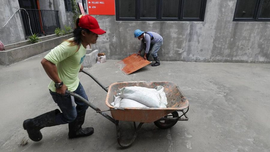 Southeast Asian Games (SEA Games) 2019 yang  rencananya digelar di Manila, Filipina dianggap tidak siap, baik dalam persiapan acara maupun pelayanan para atlet.