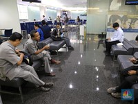 Bos OJK Bicara Nasib Kantor Cabang di Era Digital, Punah?