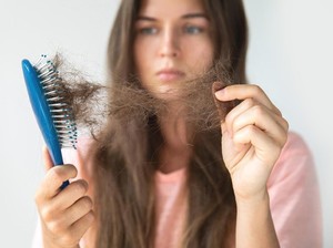 Takut Rambut Rontok? Coba Konsumsi 6 Makanan Sehat Ini