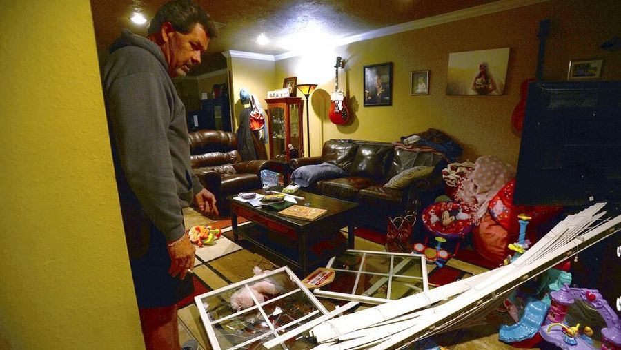 Sekitar 60.000 orang dievakuasi dari daerah Port Neches di Texas setelah serangkaian ledakan besar melanda sebuah pabrik kimia, Rabu (27/11/2019).