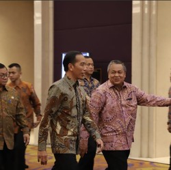 Saat Jokowi Meminta Maaf Lebih Pilih Robot Ketimbang PNS