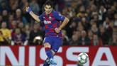 Barcelona membantai Borussia Dortmund 3-1 di Stadion Camp Nou. Luis Suarez membuka gol keunggulan melalui eksekusi penalti. (AP Photo/Joan Monfort)