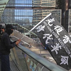 Cerita Trump Teken UU Hong Kong, China Ngamuk & Perang Dagang