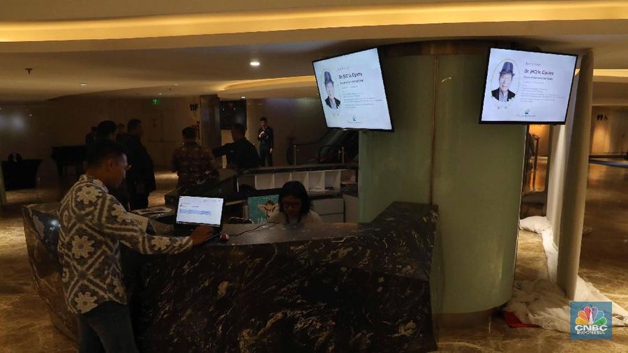 Suasana karangan bunga yang memenuhi kawasan Mal Ciputra Artpreneur, Kuningan, Jakarta Selatan,
