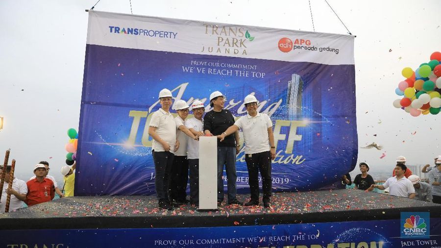 Demi komitmen kepada konsumen, Transpark Juanda Bekasi menggelar topping off ceremony, Jumat (29/11/2019), untuk selesainya pembangunan Tower I.