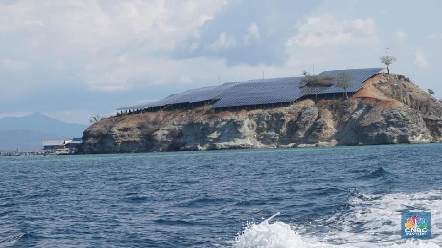 Di Labuan Bajo, jangan lupa mampir dan lewat ke Pulau Messah yang berada di Nusa Tenggara Timur.