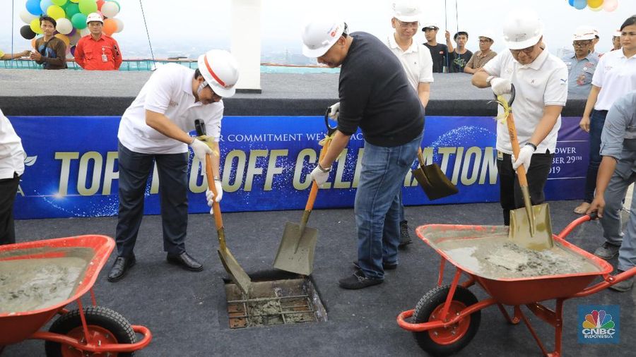 Demi komitmen kepada konsumen, Transpark Juanda Bekasi menggelar topping off ceremony, Jumat (29/11/2019), untuk selesainya pembangunan Tower I.