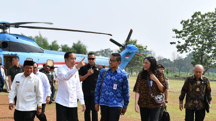 Presiden Joko Widodo (Jokowi) pada hari ini, Jumat, (29/11/2019), bertolak menuju Kabupaten Subang, Provinsi Jawa Barat, guna melakukan kunjungan kerja.