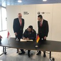 Luhut Rayu BMW Bangun Pabrik Mobil Listrik di RI