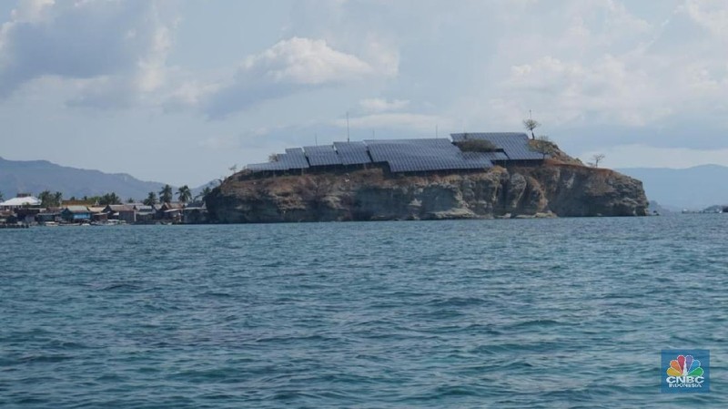Di Labuan Bajo, jangan lupa mampir dan lewat ke Pulau Messah yang berada di Nusa Tenggara Timur.
