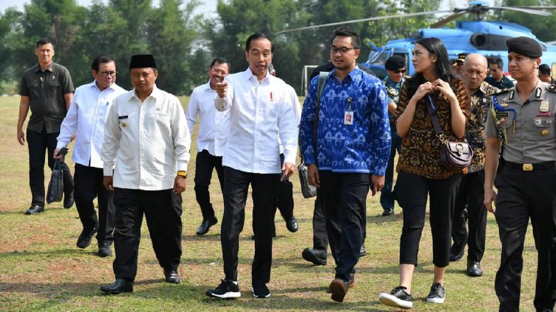 Presiden Joko Widodo (Jokowi) pada hari ini, Jumat, (29/11/2019), bertolak menuju Kabupaten Subang, Provinsi Jawa Barat, guna melakukan kunjungan kerja.
