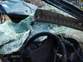 Kecelakaan Truk, Tiang Beton Tembus Mobil di Belakangnya