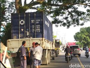 BBM Langka di Balikpapan Kota Minyak, DPR: Wali Kotanya Malah ke London