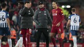 Dua gol Virgil van Dijk membuat Liverpool makin kukuh di puncak klasemen lantaran Manchester City diimbangi Newcastle United 2-2. Kini Liverpool dan Man City berjarak 11 poin. (AP Photo/Jon Super)
