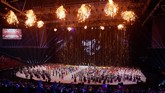 Atraksi kembang api terjadi pada upacara pembukaan SEA Games 2019 di Philippine Arena, Bulacan. (AP Photo/Aaron Favila)