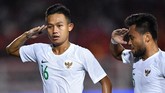 Sani Rizki merayakan gol dengan cara melakukan hormat. (ANTARA FOTO/Sigid Kurniawan)