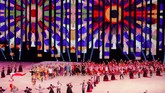 Kontingen Indonesia saat melakukan defile di upacara pembukaan di Philippine Arena. SEA Games 2019 akan berlangsung di Filipina hingga 11 Desember 2019. (AP Photo/Aaron Favila)