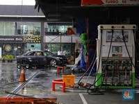 Melihat Sisa Kebakaran SPBU Pertamina di Jalan MT Haryono