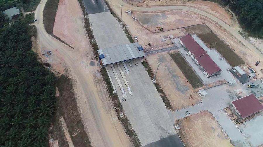 PT Hutama Karya (Persero) menargetkan ruas tol Padang-Pekanbaru sepanjang 255 km bisa mulai konstruksi penuh tahun depan.