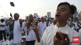 Massa aksi Reuni 212 di Monas, Jakarta, Senin (2/12). (CNN Indonesia/Safir Makki)