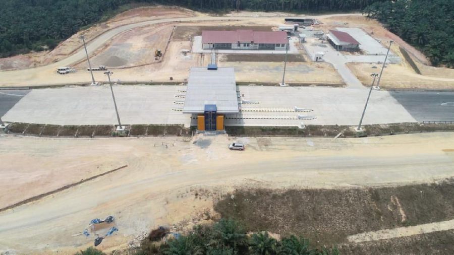 PT Hutama Karya (Persero) mengaku pembangunan ruas tol Sumatera bagian atas yaitu Sigli-Banda Aceh masih dalam tahap pembebasan lahan.