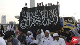 Massa aksi Reuni 212 di Monas, Jakarta, Senin (2/12). (CNN Indonesia/Safir Makki)