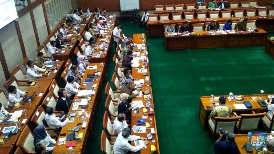 Rapat tersebut terjadwal dengan agenda pembahasan penyertaan modal negara (PMN) pada BUMN tahun 2019 dan 2020.
