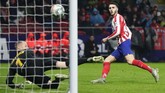 Kiper Barcelona Marc-Andre Ter Stegen menjadi salah satu pemain kunci Blaugrana mengalahkan Atletico Madrid. Kiper asal Jerman itu menggagalkan dua peluang emas Mario Hermoso dan Alvaro Morata di babak pertama. (AP Photo/Manu Fernandez)