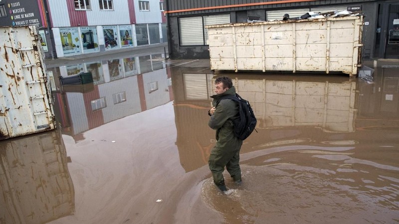 Banjir dipicu oleh hujan lebat yang terjadi sejak seminggu terakhir.