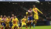 Penyerang Barcelona Antoine Griezmann untuk kali pertama kembali ke markas Atletico Madrid sejak meninggalkan klub berjuluk Los Rojiblancos itu akhir musim lalu. (AP Photo/Manu Fernandez)