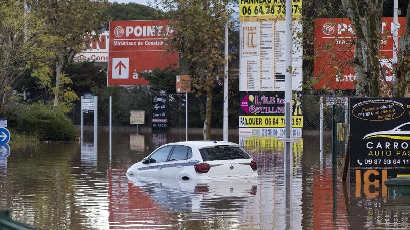 Banjir dipicu oleh hujan lebat yang terjadi sejak seminggu terakhir.