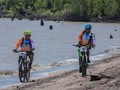 Bersepeda Menyusuri Rawa di Pulau Cawan