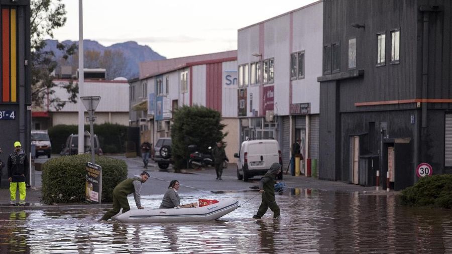Banjir dipicu oleh hujan lebat yang terjadi sejak seminggu terakhir.