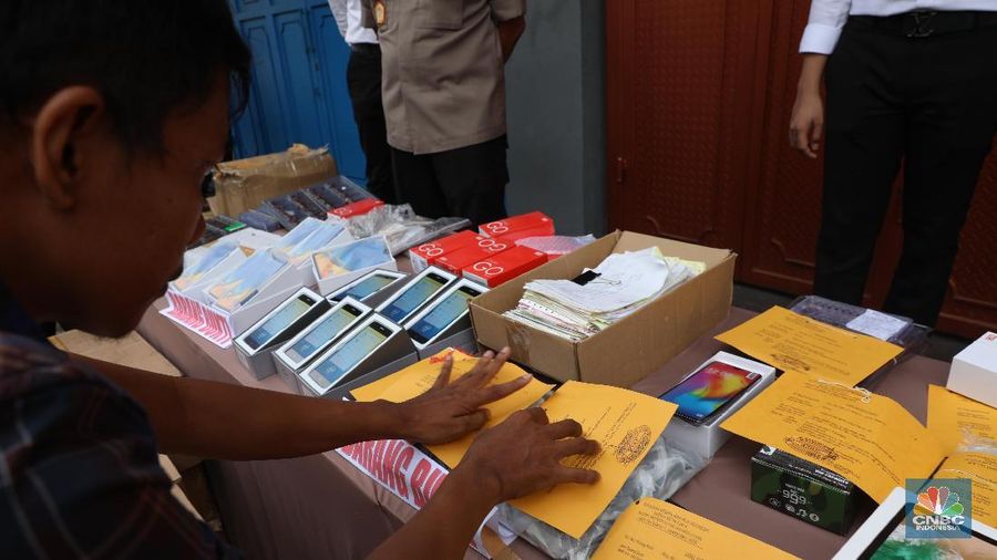 Penyelundupan Barang Ilegal (վ/Tri Susilo)