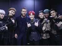 Saat Ryan Reynolds Girang Jadi Anggota Baru EXO