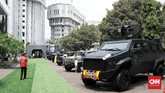 Sejumlah produk industri pertahanan dipamerkan di Kompleks Kementerian Pertahanan, Jalan Medan Merdeka Barat, Jakarta Pusat, Selasa (3/12). (CNN Indonesia/Andry Novelino)